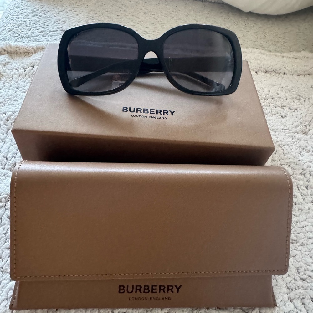 Burberry Elegant Black Sunglasses